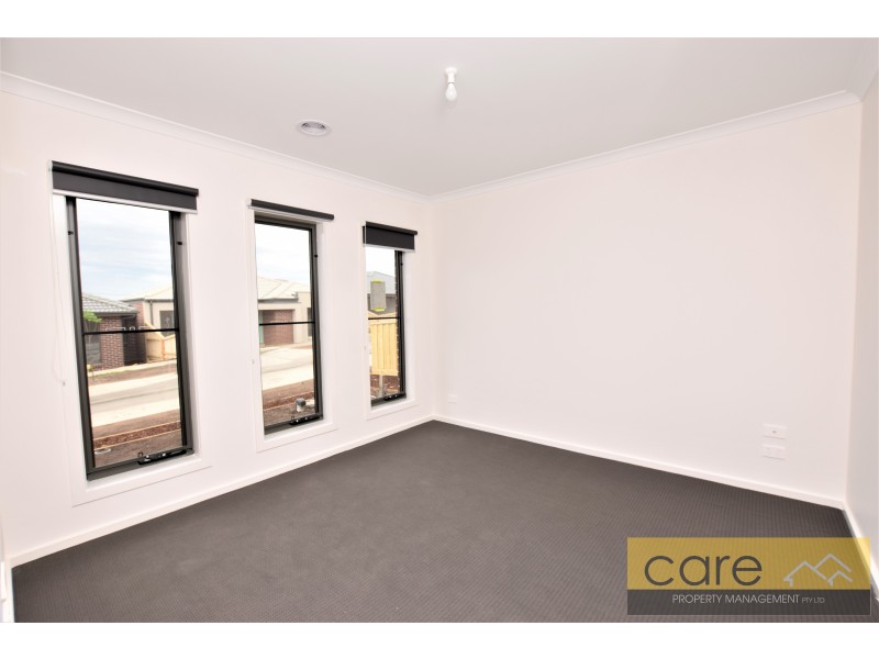 4 KATE AVENUE, Hampton Park VIC 3976