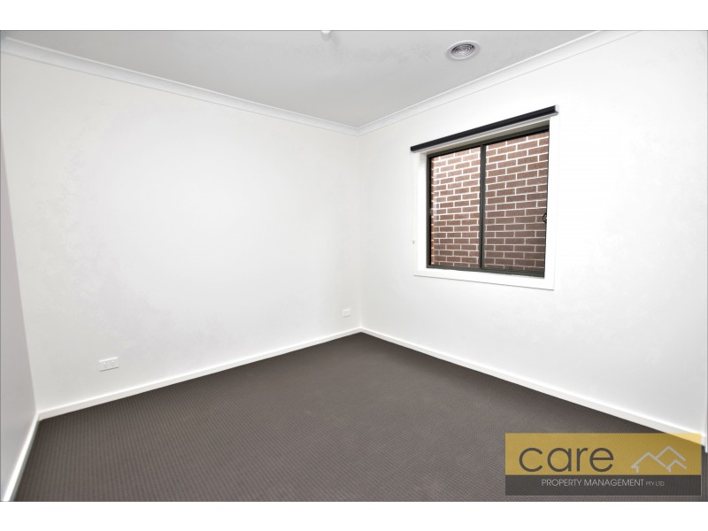 4 KATE AVENUE, Hampton Park VIC 3976