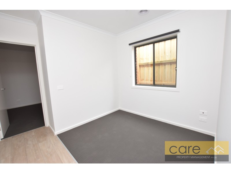 4 KATE AVENUE, Hampton Park VIC 3976