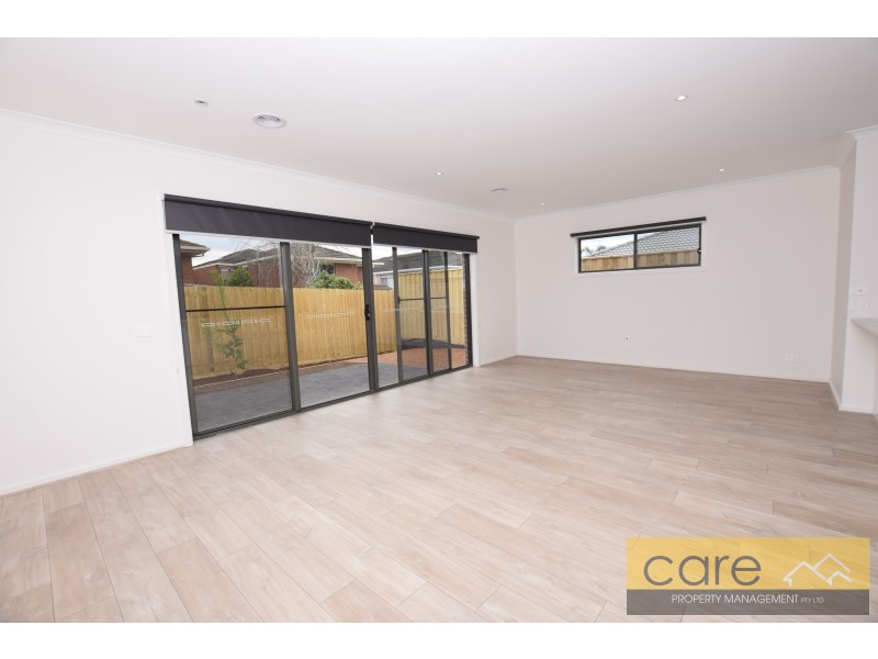 4 KATE AVENUE, Hampton Park VIC 3976