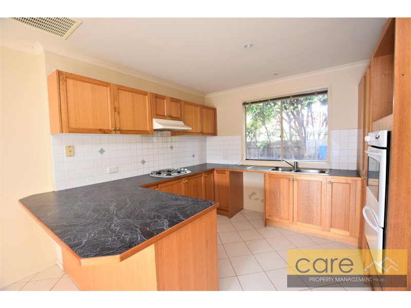 4 MIDDLEHAM CLOSE, Cranbourne West VIC 3977