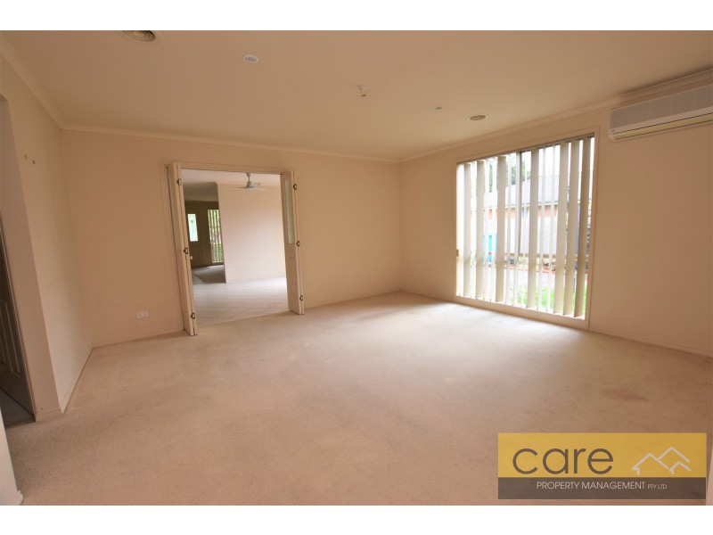 4 MIDDLEHAM CLOSE, Cranbourne West VIC 3977