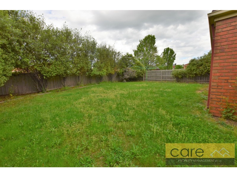 4 MIDDLEHAM CLOSE, Cranbourne West VIC 3977