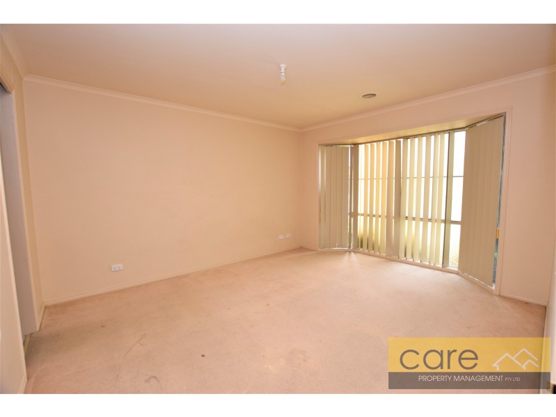 4 MIDDLEHAM CLOSE, Cranbourne West VIC 3977