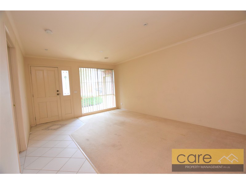 4 MIDDLEHAM CLOSE, Cranbourne West VIC 3977