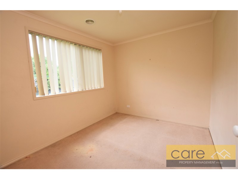 4 MIDDLEHAM CLOSE, Cranbourne West VIC 3977