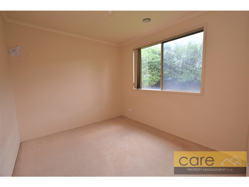 4 MIDDLEHAM CLOSE, Cranbourne West VIC 3977