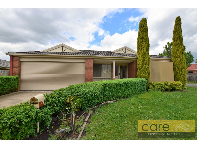 4 MIDDLEHAM CLOSE, Cranbourne West VIC 3977