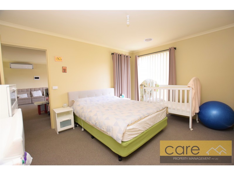 2/73 Somerville Road, Hampton Park VIC 3976