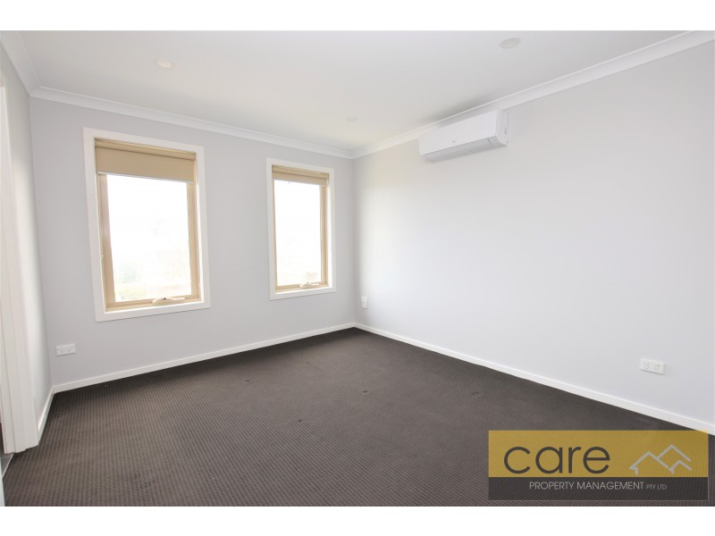 2/127 Fordholm Road, Hampton Park VIC 3976