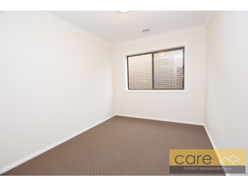 7 GREAT BANJO STREET, Clyde North VIC 3978