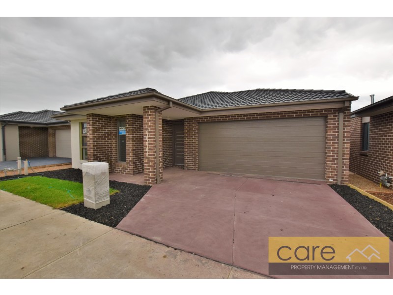 7 GREAT BANJO STREET, Clyde North VIC 3978