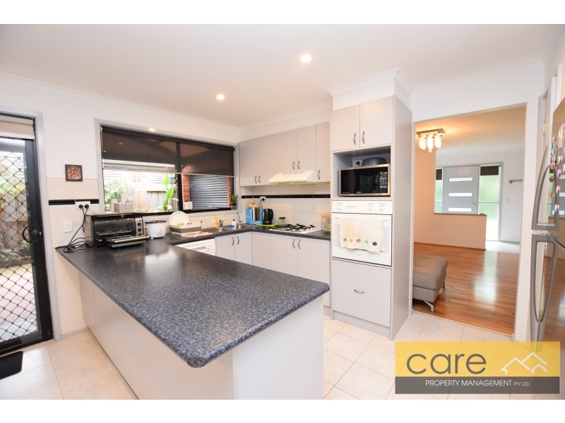 18 Burlington Chase, Hampton Park VIC 3976