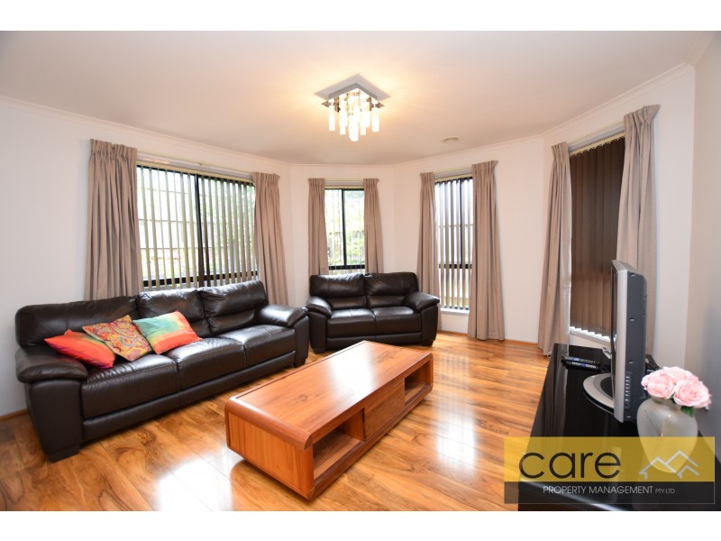 18 Burlington Chase, Hampton Park VIC 3976