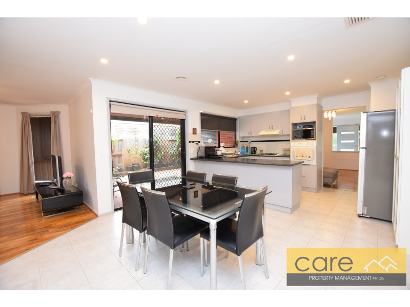 18 Burlington Chase, Hampton Park VIC 3976