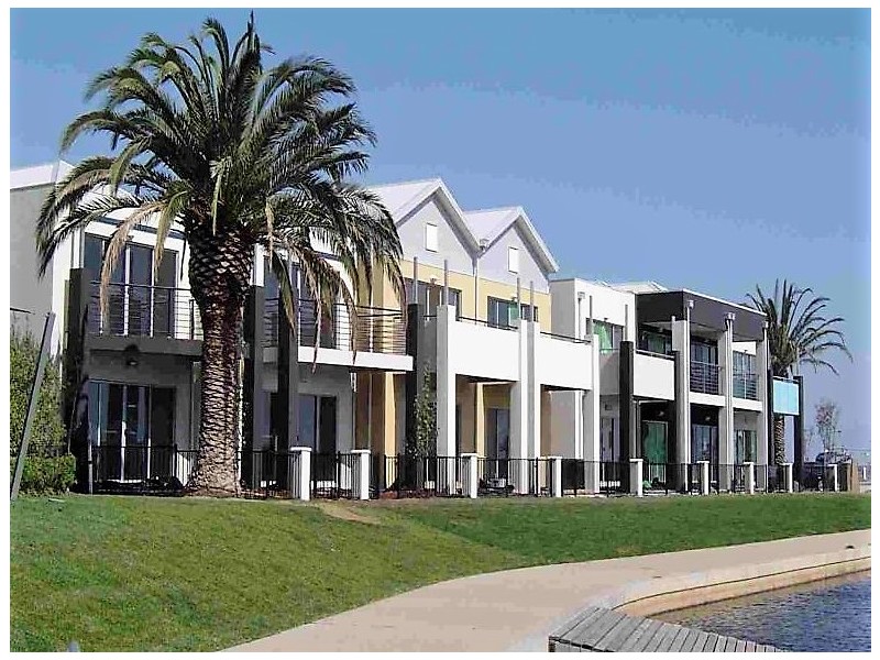 3/2 THE ENTRANCE, Pakenham VIC 3810