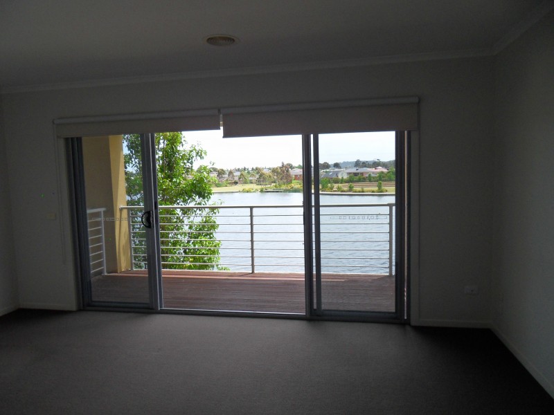 3/2 THE ENTRANCE, Pakenham VIC 3810
