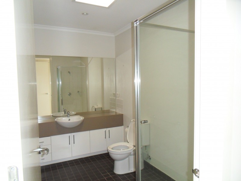 3/2 THE ENTRANCE, Pakenham VIC 3810