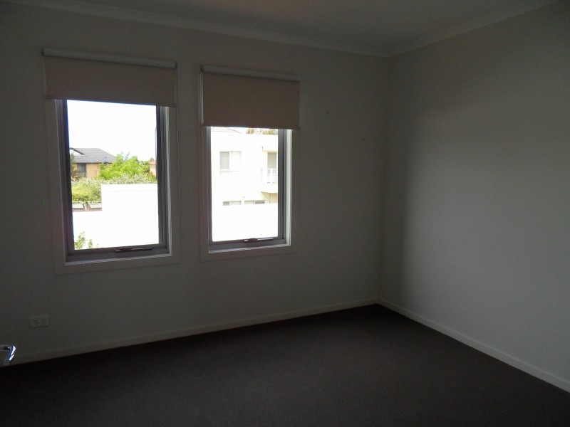 3/2 THE ENTRANCE, Pakenham VIC 3810