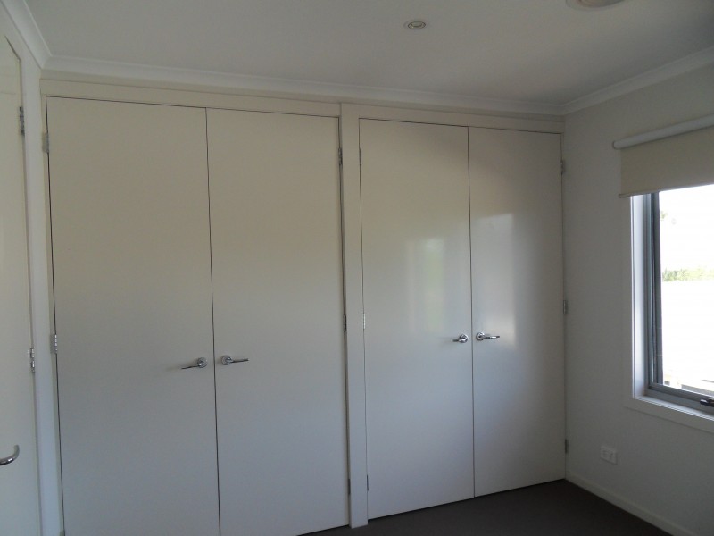 3/2 THE ENTRANCE, Pakenham VIC 3810