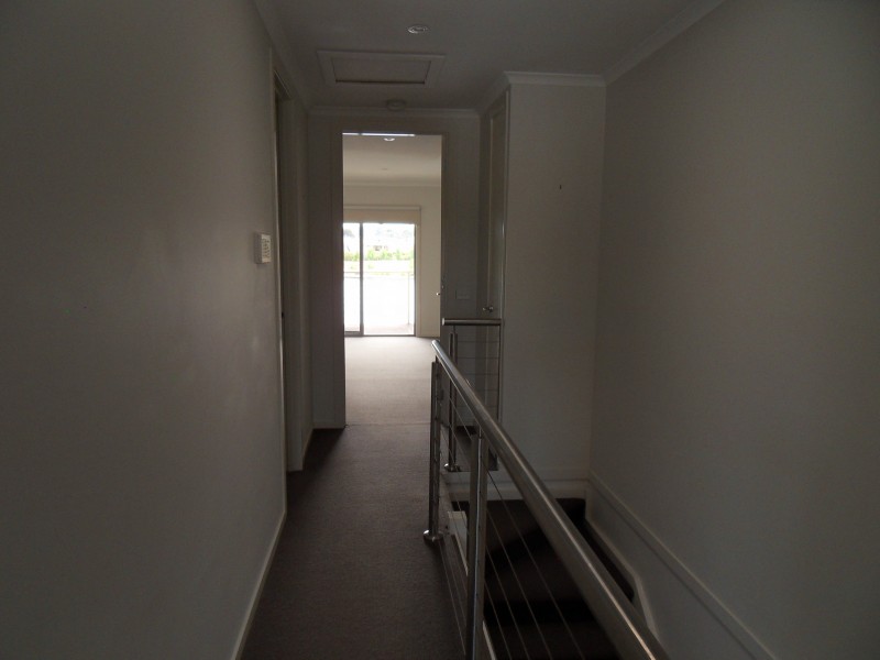 3/2 THE ENTRANCE, Pakenham VIC 3810