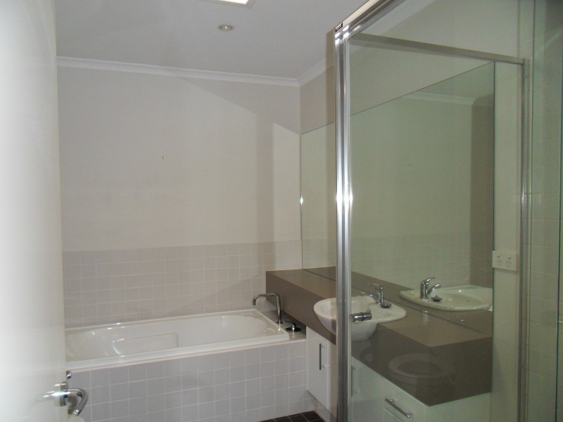 3/2 THE ENTRANCE, Pakenham VIC 3810