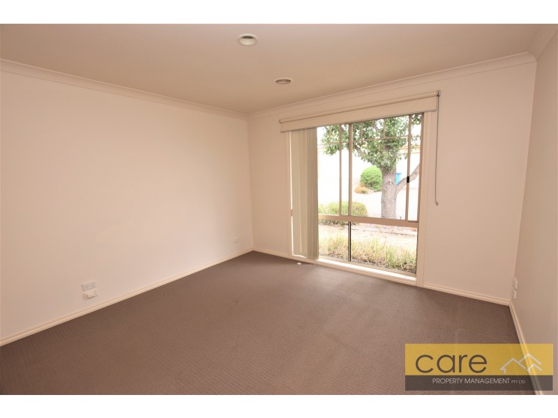 10/133 BEMERSYDE DRIVE, Berwick VIC 3806