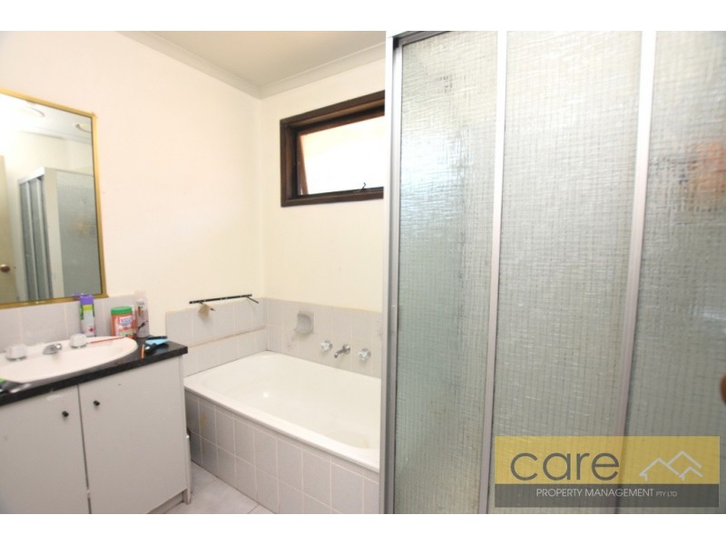 4 Linda Court, Hampton Park VIC 3976