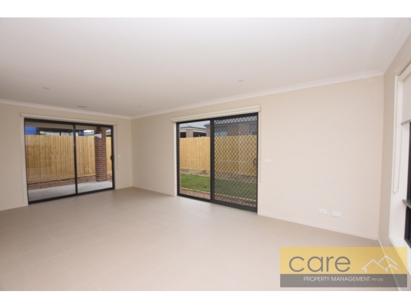 71 Rossiter Retreat, Cranbourne North VIC 3977