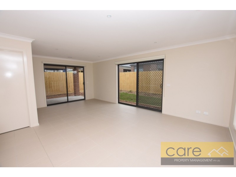 71 Rossiter Retreat, Cranbourne North VIC 3977