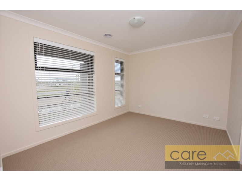 71 Rossiter Retreat, Cranbourne North VIC 3977