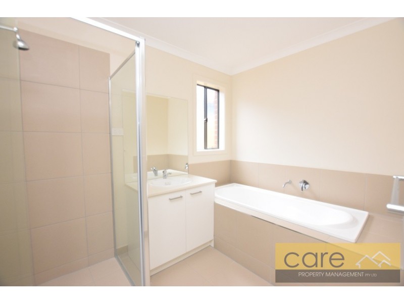 71 Rossiter Retreat, Cranbourne North VIC 3977