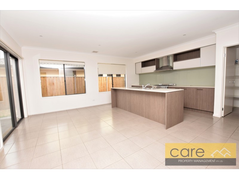 4 PALACIO TERRACE, Clyde North VIC 3978