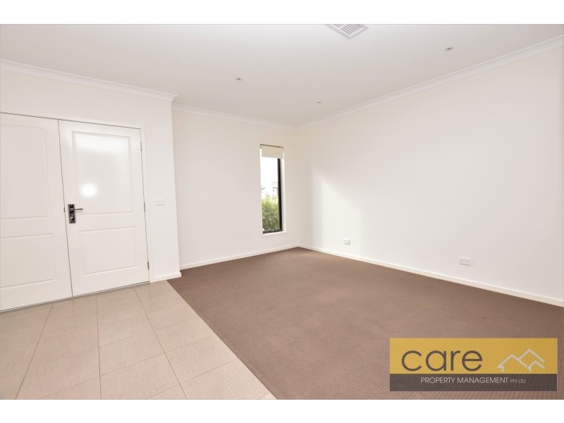 4 PALACIO TERRACE, Clyde North VIC 3978