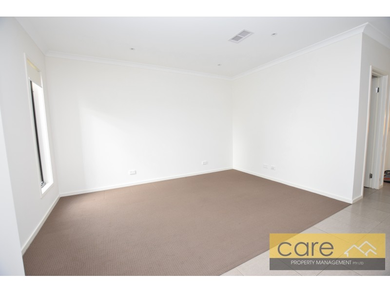 4 PALACIO TERRACE, Clyde North VIC 3978