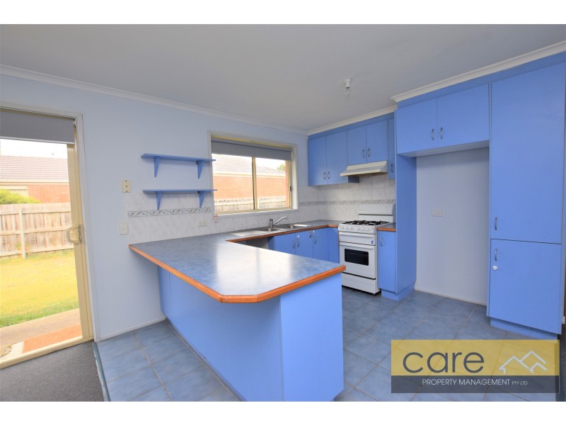 6 MIDDLEHAM CLOSE, Cranbourne West VIC 3977