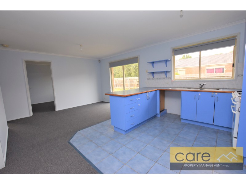6 MIDDLEHAM CLOSE, Cranbourne West VIC 3977