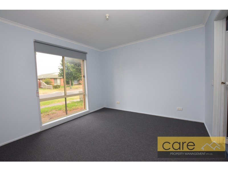 6 MIDDLEHAM CLOSE, Cranbourne West VIC 3977