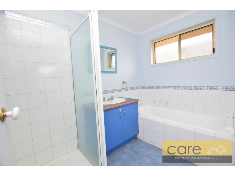 6 MIDDLEHAM CLOSE, Cranbourne West VIC 3977