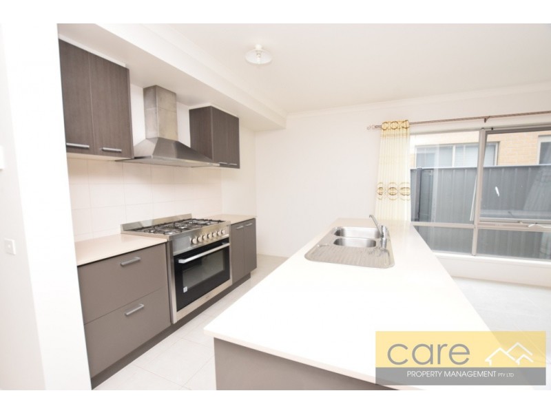 18 Arbourlea Boulevard, Cranbourne North VIC 3977