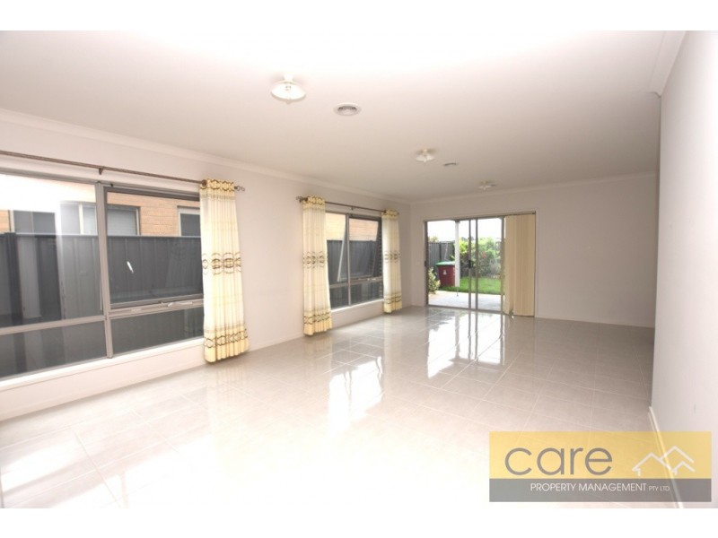 18 Arbourlea Boulevard, Cranbourne North VIC 3977