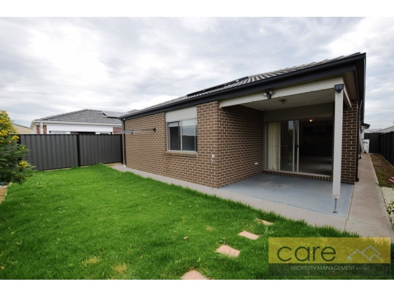 18 Arbourlea Boulevard, Cranbourne North VIC 3977
