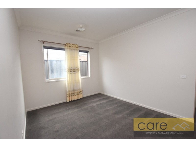 18 Arbourlea Boulevard, Cranbourne North VIC 3977