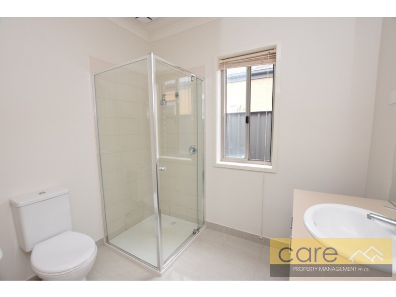 18 Arbourlea Boulevard, Cranbourne North VIC 3977
