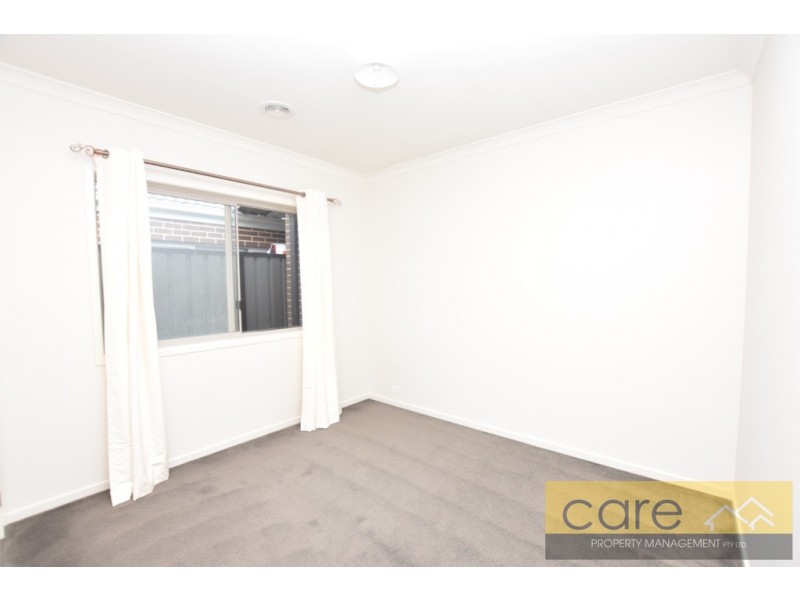 18 Arbourlea Boulevard, Cranbourne North VIC 3977
