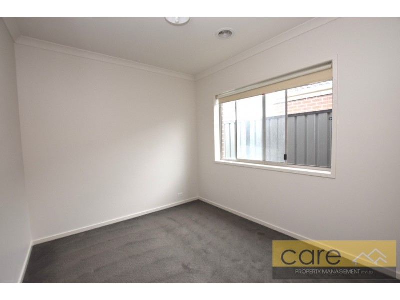 18 Arbourlea Boulevard, Cranbourne North VIC 3977