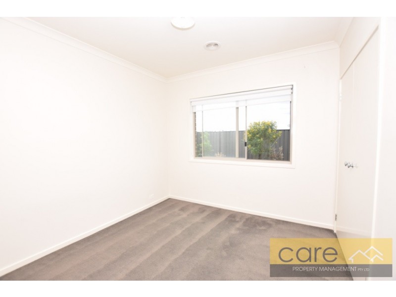 18 Arbourlea Boulevard, Cranbourne North VIC 3977