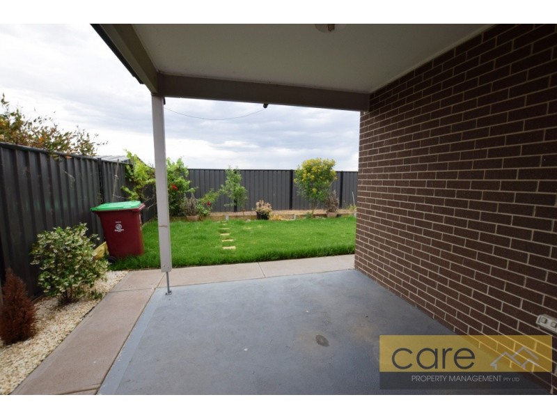 18 Arbourlea Boulevard, Cranbourne North VIC 3977
