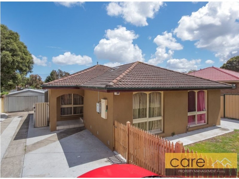 15 OAKTREE DRIVE, Hampton Park VIC 3976