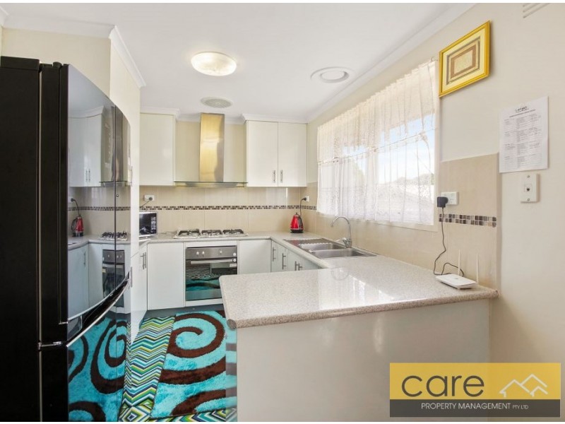 15 OAKTREE DRIVE, Hampton Park VIC 3976